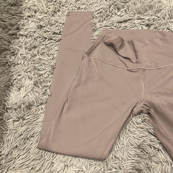 Alo Leggings - Picture 5 of 7